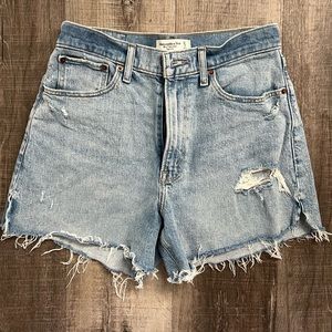 abercrombie high rise 4” curve love mom denim shorts